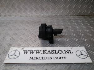 Gebruikte Watercirculatiepomp Mercedes SLK (R172) 2.1 250 CDI 16V BlueEFFICIENCY Prijs op aanvraag aangeboden door kaslo auto parts