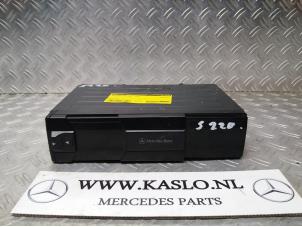 Gebruikte CD Wisselaar Mercedes S (W220) 3.2 S-320 CDI 24V Prijs € 150,00 Margeregeling aangeboden door kaslo auto parts