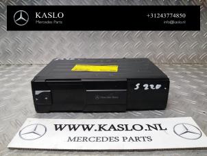 Gebruikte CD Wisselaar Mercedes S (W220) 3.2 S-320 CDI 24V Prijs € 150,00 Margeregeling aangeboden door kaslo auto parts
