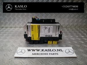 Gebruikte Zekeringkast Mercedes S (W220) 3.2 S-320 CDI 24V Prijs € 50,00 Margeregeling aangeboden door kaslo auto parts