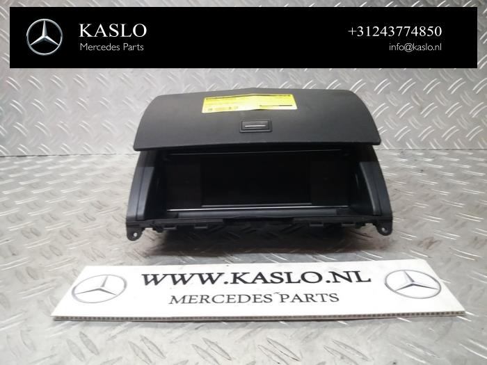 Gebruikte Display Interieur Mercedes C (W204) 1.8 C-180 CGI 16V Prijs € 100,00 Margeregeling aangeboden door kaslo auto parts