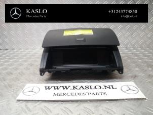 Gebruikte Display Interieur Mercedes C (W204) 1.8 C-180 CGI 16V Prijs € 100,00 Margeregeling aangeboden door kaslo auto parts