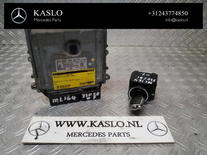 Gebruikte Kontaktslot + computer Mercedes ML II (164/4JG) 3.0 ML-320 CDI 4-Matic V6 24V Prijs € 250,00 Margeregeling aangeboden door kaslo auto parts