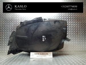 Gebruikte Modderkuip Mercedes ML II (164/4JG) 3.0 ML-320 CDI 4-Matic V6 24V Prijs € 50,00 Margeregeling aangeboden door kaslo auto parts