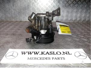 Gebruikte Servopomp Mercedes ML II (164/4JG) 3.0 ML-320 CDI 4-Matic V6 24V Prijs € 150,00 Margeregeling aangeboden door kaslo auto parts