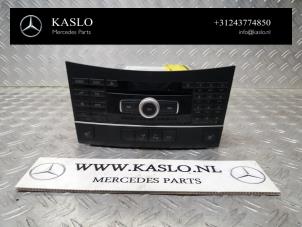 Gebruikte Radiobedienings paneel Mercedes E (W212) Prijs € 150,00 Margeregeling aangeboden door kaslo auto parts