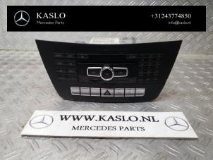Gebruikte Navigatie bedienings paneel Mercedes C (W204) Prijs € 200,00 Margeregeling aangeboden door kaslo auto parts