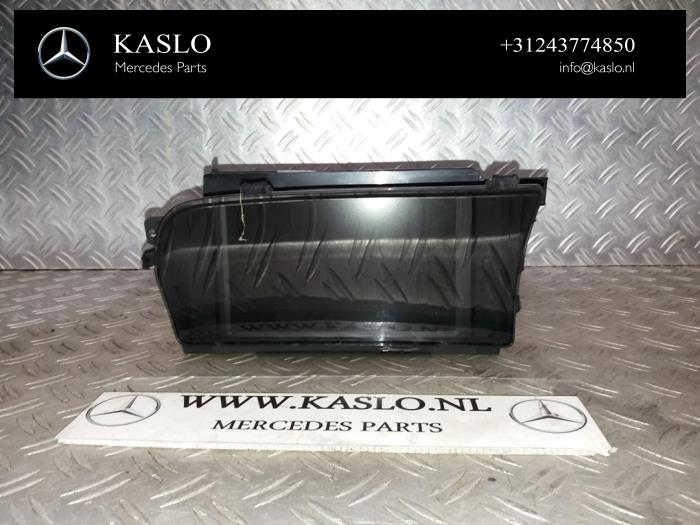Gebruikte Display Interieur Mercedes S (W221) 3.0 S-320 CDI 24V Prijs € 100,00 Margeregeling aangeboden door kaslo auto parts