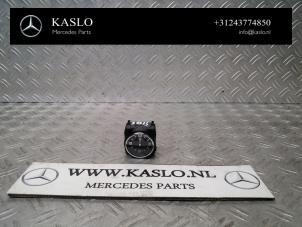 Gebruikte Uurwerk Mercedes S (222.0/222.1) 3.0 S-350 BlueTEC, S-350d 24V Prijs € 75,00 Margeregeling aangeboden door kaslo auto parts