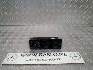 Gebruikte Schakelaar Elektrisch Raam Mercedes E (W212) E-220 CDI 16V BlueTEC Prijs € 50,00 Margeregeling aangeboden door kaslo auto parts