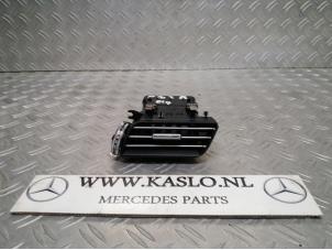 Gebruikte Luchtrooster Dashboard Mercedes E (W212) E-220 CDI 16V BlueTEC Prijs op aanvraag aangeboden door kaslo auto parts