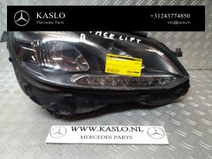 Gebruikte Rechter Koplamp Mercedes E (W212) E-220 CDI 16V BlueEfficiency Prijs € 750,00 Margeregeling aangeboden door kaslo auto parts