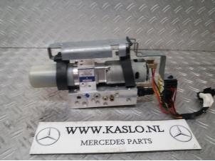 Gebruikte Cabriodak Motor Mercedes SLK (R171) 1.8 200 K 16V Prijs € 175,00 Margeregeling aangeboden door kaslo auto parts
