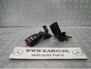 Gebruikte Veiligheidsgordel Insteek rechts-achter Mercedes C (W205) C-300 2.0 Turbo 16V Prijs € 25,00 Margeregeling aangeboden door kaslo auto parts