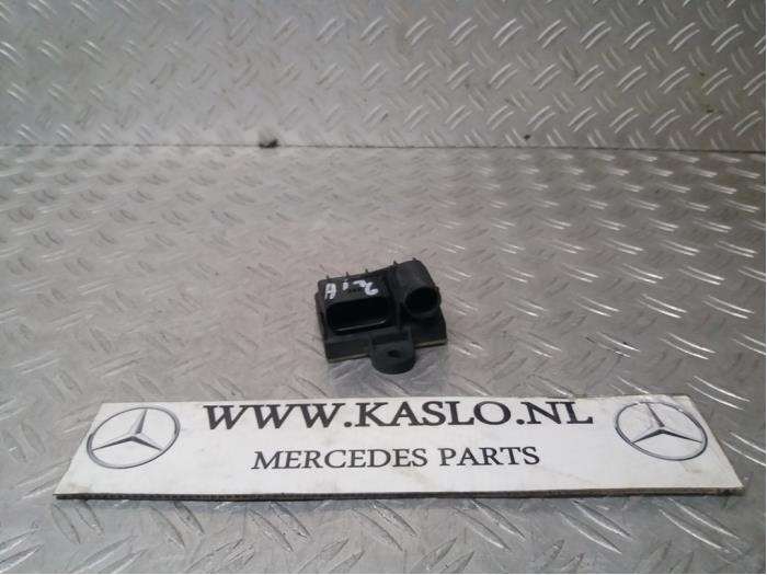 Relais van een Mercedes-Benz A (W176) 1.5 A-180 CDI, A-180d 16V 2014
