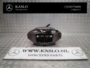 Gebruikte Remklauw (Tang) rechts-voor Mercedes S (222.0/222.1) 3.0 S-350 BlueTEC, S-350d 24V Prijs € 100,00 Margeregeling aangeboden door kaslo auto parts