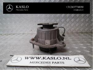 Gebruikte Motorsteun Mercedes S (222.0/222.1) 3.0 S-350 BlueTEC, S-350d 24V Prijs € 100,00 Margeregeling aangeboden door kaslo auto parts