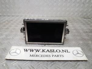 Gebruikte Display Interieur Mercedes E (R207) E-220 CDI 16V BlueTEC Prijs € 100,00 Margeregeling aangeboden door kaslo auto parts