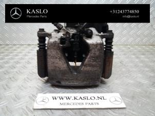 Gebruikte Remklauw (Tang) rechts-achter Mercedes S (C217) 4.7 S-500 32V Prijs € 150,00 Margeregeling aangeboden door kaslo auto parts