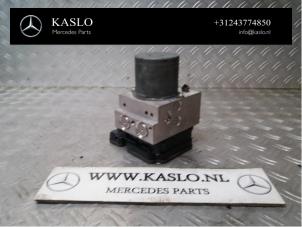 Gebruikte ABS Pomp Mercedes S (C217) 4.7 S-500 32V Prijs € 400,00 Margeregeling aangeboden door kaslo auto parts