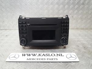 Gebruikte Radio CD Speler Mercedes A (W169) 2.0 A-180 CDI 16V 5-Drs. Prijs € 50,00 Margeregeling aangeboden door kaslo auto parts