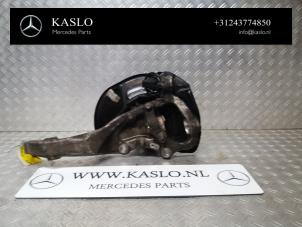 Gebruikte Fusee links-voor Mercedes S (C217) 4.7 S-500 32V Prijs € 350,00 Margeregeling aangeboden door kaslo auto parts