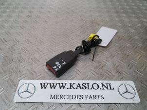 Gebruikte Veiligheidsgordel Insteek links-voor Mercedes SL (R230) 3.7 SL-350 V6 18V Prijs op aanvraag aangeboden door kaslo auto parts