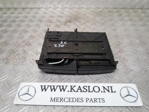 Gebruikte Bekerhouder Mercedes SL (R230) 3.7 SL-350 V6 18V Prijs op aanvraag aangeboden door kaslo auto parts