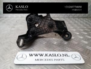 Gebruikte Steun (diversen) Mercedes E (W213) E-220d 2.0 Turbo 16V Prijs op aanvraag aangeboden door kaslo auto parts