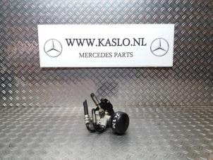 Gebruikte Niveauregelaar ventiel Mercedes SL (R230) 5.0 SL-500 V8 24V Prijs op aanvraag aangeboden door kaslo auto parts