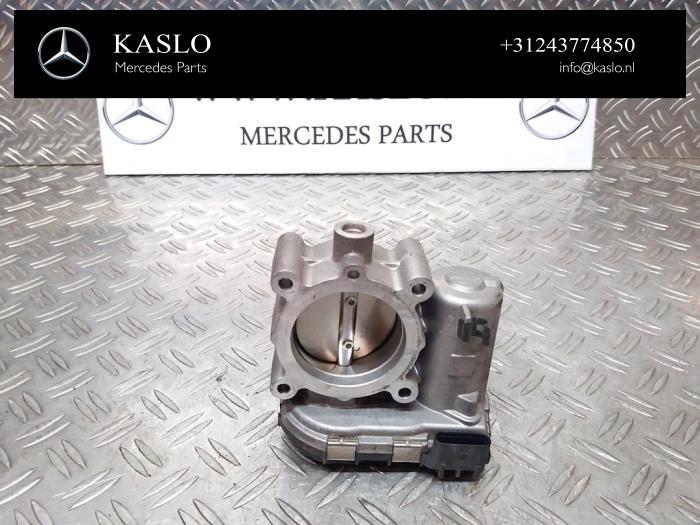 Gasklephuis van een Mercedes-Benz A (W176) 1.6 A-180 16V 2013