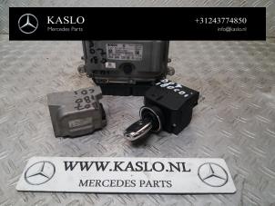 Gebruikte Contactslot + computer Mercedes B (W245) 2.0 B-180 CDI 16V Prijs € 200,00 Margeregeling aangeboden door kaslo auto parts