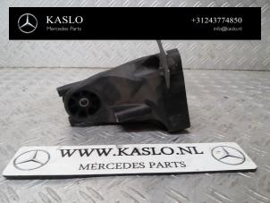 Gebruikte Motorsteun Mercedes S (222.0/222.1) 3.0 S-350 BlueTEC, S-350d 24V Prijs € 50,00 Margeregeling aangeboden door kaslo auto parts