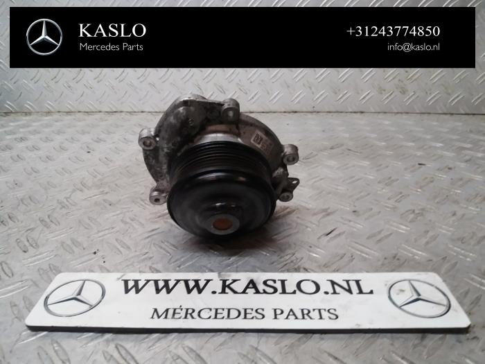 Gebruikte Waterpomp Mercedes S (222.0/222.1) 3.0 S-350 BlueTEC, S-350d 24V Prijs € 50,00 Margeregeling aangeboden door kaslo auto parts