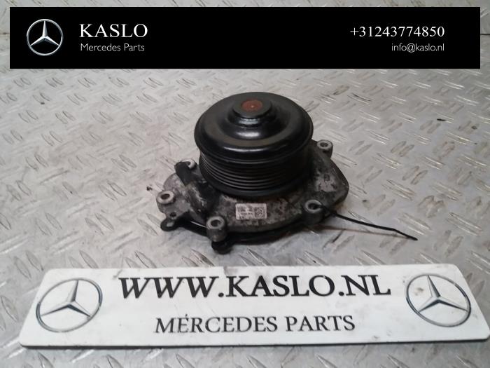 Gebruikte Waterpomp Mercedes S (222.0/222.1) 3.0 S-350 BlueTEC, S-350d 24V Prijs € 50,00 Margeregeling aangeboden door kaslo auto parts
