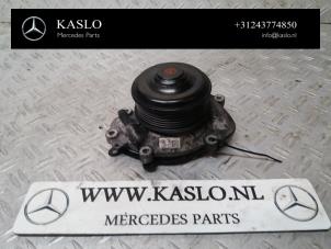 Gebruikte Waterpomp Mercedes S (222.0/222.1) 3.0 S-350 BlueTEC, S-350d 24V Prijs € 50,00 Margeregeling aangeboden door kaslo auto parts