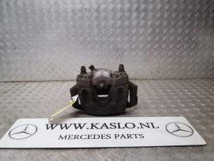 Gebruikte Remklauw (Tang) links-voor Mercedes SLK (R172) 2.1 250 CDI 16V BlueEFFICIENCY Prijs op aanvraag aangeboden door kaslo auto parts