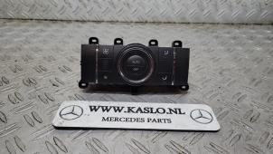 Gebruikte Kachel Bedieningspaneel Mercedes R (W251) Prijs € 40,00 Margeregeling aangeboden door kaslo auto parts