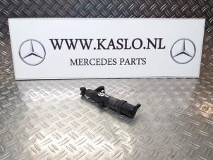 Gebruikte Koplamp Sproeier Mercedes CLK (W209) 2.6 240 V6 18V Prijs € 20,00 Margeregeling aangeboden door kaslo auto parts