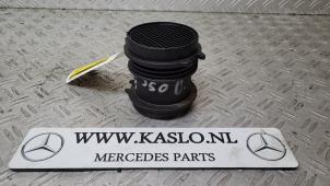 Gebruikte Luchtmassameter Mercedes SL (R230) 3.7 SL-350 V6 18V Prijs op aanvraag aangeboden door kaslo auto parts
