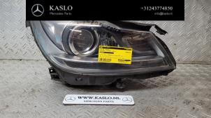 Gebruikte Koplamp rechts Mercedes C (C204) 2.2 C-220 CDI 16V BlueEfficiency Prijs € 500,00 Margeregeling aangeboden door kaslo auto parts