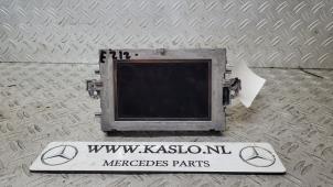 Gebruikte Navigatie Display Mercedes E (W212) E-220 CDI 16V BlueEfficiency Prijs € 50,00 Margeregeling aangeboden door kaslo auto parts