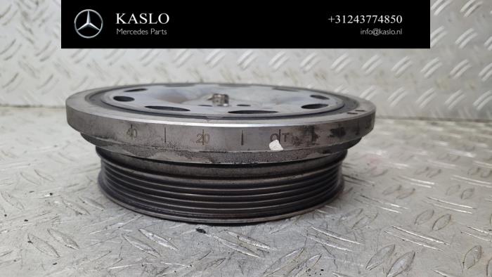 Gebruikte Poelie Krukas Mercedes E (W213) E-220d 2.0 Turbo 16V Prijs € 100,00 Margeregeling aangeboden door kaslo auto parts