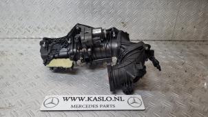 Gebruikte Inlaatspruitstuk Mercedes E (W213) E-220d 2.0 Turbo 16V Prijs € 150,00 Margeregeling aangeboden door kaslo auto parts
