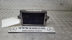 Gebruikte Display Interieur Mercedes E (W212) E-350 CDI BlueEfficiency 3.0 V6 24V Prijs € 100,00 Margeregeling aangeboden door kaslo auto parts