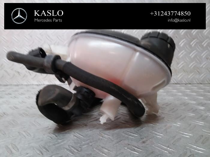 Expansievat van een Mercedes-Benz C (W205) C-300d 2.0 Turbo 16V 2020