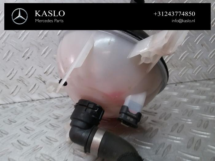 Expansievat van een Mercedes-Benz C (W205) C-300d 2.0 Turbo 16V 2020