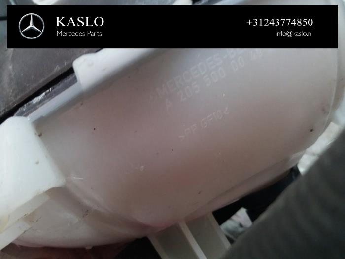 Expansievat van een Mercedes-Benz C (W205) C-300d 2.0 Turbo 16V 2020