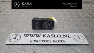 Gebruikte Schakelaar Elektrisch Raam Mercedes SLK (R172) 1.8 200 16V BlueEFFICIENCY Prijs € 50,00 Margeregeling aangeboden door kaslo auto parts