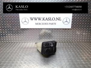 Gebruikte Expansievat Mercedes SL (R230) 5.0 SL-500 V8 24V Prijs € 50,00 Margeregeling aangeboden door kaslo auto parts